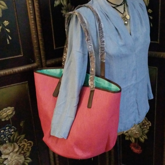 Neiman Marcus Handbags - Neiman Marcus Beachy Tote